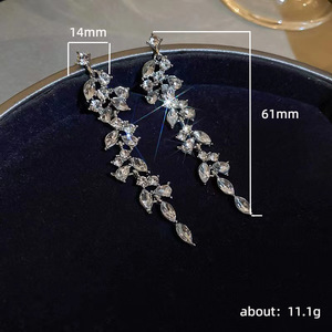 Eleganti Orecchini Lunghi con Fiori, Foglie e Nappe per Donne, Accessori Moda per Uso Quotidiano - Product Image 5