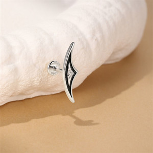 Piercing de cartilage hélix plat en argent sterling 925 plaqué or 18 carats avec zircon, finition antique, motif voilier géométrique, pièce unique - Product Image 2