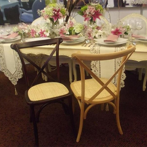 Chaise à dossier croisé en bois massif de hêtre et de chêne, empilable, pour les mariages, les hôtels, les locations, les appartements - Product Image 2