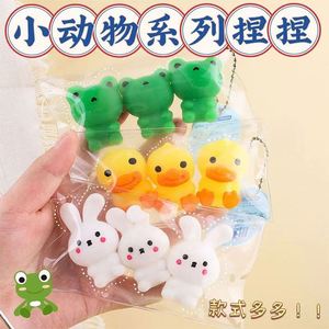 Figuras de Animales Pequeños de TPR, Diseño Creativo de Rana, Patito Amarillo, Osito y Conejito, Venta al Por Mayor - Product Image 4