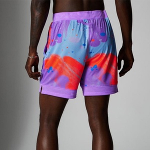 กางเกงวิ่งออกกำลังกายผู้ชายลายโลโก้สีสันสดใสสำหรับฤดูร้อน ผ้าโพลีเอสเตอร์ผสมสแปนเด็กซ์ ระบายอากาศได้ดี กางเกงขาสั้นแบบซับลิเมชั่นผ้าตาข่าย - Product Image 3