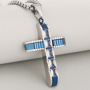 Collar con colgante <span class=keywords><strong>de</strong></span> cruz multicapa <span class=keywords><strong>de</strong></span> acero inoxidable para hombres y mujeres, amuleto <span class=keywords><strong>de</strong></span> fe con diamantes incrustados <span class=keywords><strong>de</strong></span> Cristo Jesús, regalo <span class=keywords><strong>de</strong></span> joyería - Product Image 5