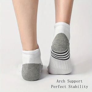 Vente en gros de chaussettes bateau de sport de basket-ball grande taille printemps et été hommes blancs et noirs chaussettes courtes maille cheville pas cher - Product Image 6