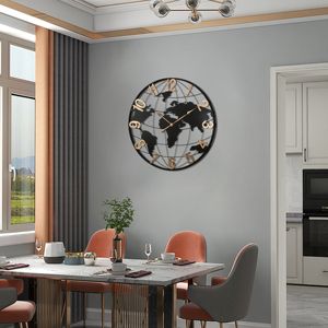 Reloj de Pared de Metal Negro de 36 Pulgadas, Diseño Moderno y Silencioso con Mapa del Mundo, Números Dorados Vintage, Reloj Decorativo para Pared de Casa - Product Image 3