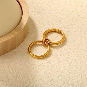 Anillos de Dedo Modernos de Acero Inoxidable con Doble Cadena Entrelazada, Chapados en Oro de 18K, Resistentes al Agua y al Deslustre, para Mujer - Product Image 5