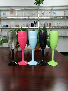Flûtes à champagne en plastique effet verre, 6 oz, avec paillettes dorées, pour mariage - Product Image 4