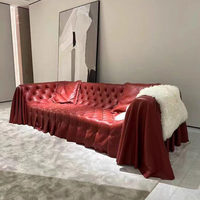 Italienisches Dreisitzer-Ledersofa mit Volant-Design, Modernes Kreatives Katzenkrallen-Design, Einfach Luxuriös, Vollständig Geknöpft, für das Wohnzimmer