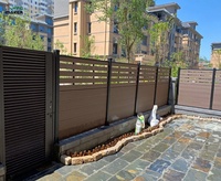 Panneau de clôture composite WPC homologué CE, design moderne, solide et écologique, résistant aux intempéries pour balcon