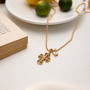 Collier croix en acier inoxydable plaqué or 18 carats avec pendentif en cristal pour femmes, bijoux à la mode, cadeau - Product Image 4