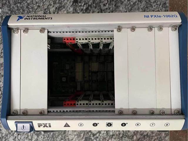 NI PXIe-1062Q 3U PXI Express Chassis 779633-01 PXIe Chassis Can Set Card Out