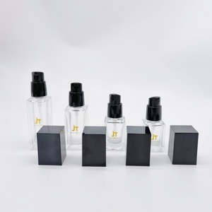 ขวดแก้วใสฝ้าทรงเหลี่ยมขนาด 30 มล. แบบกำหนดเอง พร้อมหัวปั๊มแบบด้าน สำหรับบรรจุภัณฑ์เครื่องสำอางเหลว 20 มล. - Product Image 3