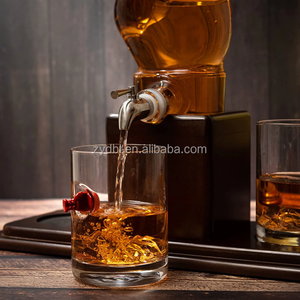 Decantador <span class=keywords><strong>de</strong></span> whisky <span class=keywords><strong>con</strong></span> forma <span class=keywords><strong>de</strong></span> <span class=keywords><strong>guantes</strong></span> <span class=keywords><strong>de</strong></span> <span class=keywords><strong>boxeo</strong></span>, <span class=keywords><strong>de</strong></span> cristal soplado a mano, <span class=keywords><strong>con</strong></span> soporte <span class=keywords><strong>de</strong></span> madera y 2 vasos, ideal para bar, regalo para hombres y fiestas. - Product Image 5