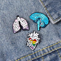Broches anatomiques mignonnes en émail en forme de cœur, broche médicale d'anatomie et de neurologie pour médecin et infirmière, sac de revers, badges cadeaux