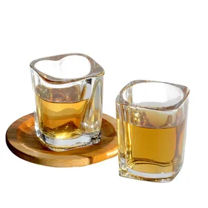 Grossista vendita calda quadrato con fondo spesso unico a forma di cuore Tequila Shot Board Set di vetro con Base pesante