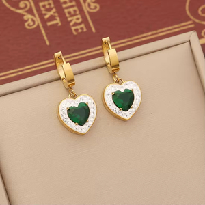 Conjunto de Joyería de Moda Personalizada, Collar de Doble Capa con Corazón de Esmeralda, Aretes de Aro con Corazón de Acero Inoxidable de Lujo - Product Image 5
