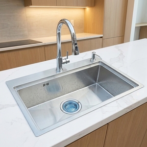 Évier de cuisine fait main à double bac en acier inoxydable brossé sans robinet, épaisseur personnalisable pour cuisine - Product Image 1
