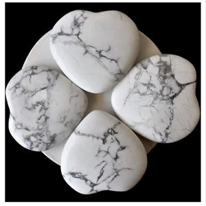 Hermoso Cabujón de Corazón Abultado de Howlite, Cristal Natural, Regalos de Amor, Artesanía de Cristal al por Mayor con Grabado Láser - Product Image 1