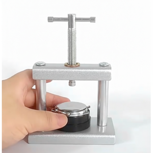 Outils et pièces de montre-bracelet Presse à pince pour un entretien pratique de la montre - Product Image 1