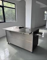 Chariot de bar mobile multifonctionnel en acier inoxydable sur mesure, comptoir de bar pré-assemblé sans installation pour usage commercial