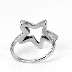 Anillo Abierto de Estrella Gótica Punk de Acero Inoxidable 316 para Hombre, Metal Plateado Pulido, Textura Angular, Diseño Oscuro y Atrevido - Product Image 4