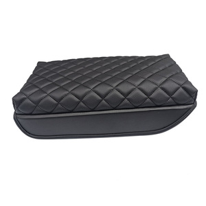 Funda de cuero para reposabrazos de consola central, caja de almacenamiento con diseño acolchado negro para Honda Civic 2022 - Product Image 2