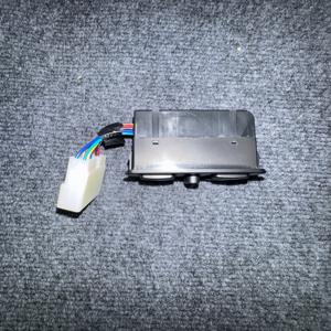 93570-28001 9357028001 DKG-XD30 Pièces automobiles Commutateur de commande électrique des vitres pour Hyundai Elantra Galloper <span class=keywords><strong>2</strong></span> - Product Image 4