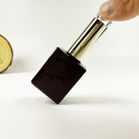 Flacon de vernis à ongles en verre ambré opaque de 10 ml avec bouchon carré et pinceau pour base et couche de finition