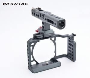 WARAXE A6 Kit Cage d'appareil photo pour poignée de rail OTAN pour <span class=keywords><strong>Sony</strong></span> ILCE-6000 <span class=keywords><strong>6300</strong></span> A6500 Trous filetés de 1/4 "et 3/8" Base de chaussure froide - Product Image 1