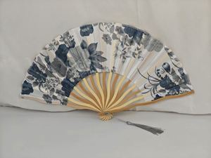 Abanico Plegable Estilo Samurái Japonés Hecho a Mano, Diseño Único con Flores y Ángeles, Ideal para Viajes y Refresco al Aire Libre - Product Image 3