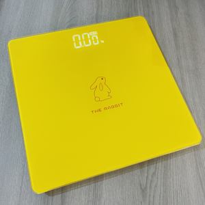 Balance corporelle numérique à affichage LED 180 kg 396 lb Balance de salle de bain électronique OEM Verre trempé de 6 mm - Product Image 6