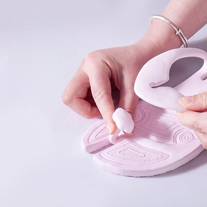 Chanclas Plegables Ligeras Blancas, Sandalias de Playa Portátiles para Viaje, Diseño de Plástico Conveniente, Uso Casual al Aire Libre - Product Image 2