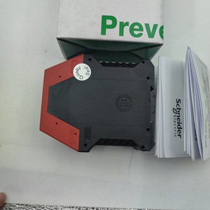Schneider XPSDME1132 Safety <b>Relay</b> 24V DC 10A SPST Emergency Stop Module - Product Image 3