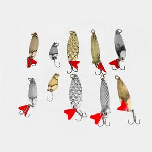 Juego de 10 señuelos metálicos giratorios tipo cuchara dorados con caja, anzuelos triples y señuelos duros para pesca. - Product Image 4