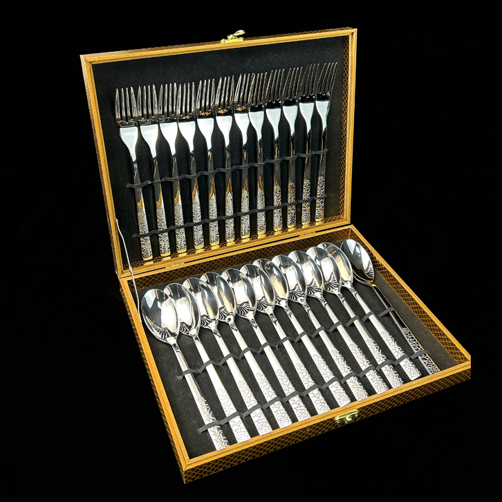 Ensemble de 24 cuillères et fourchettes