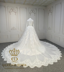 Vestido de Novia Elegante de Encaje Francés con Mangas Largas, Vestido de Novia Estilo Sirena con Escote Corazón y Cola Desmontable - Product Image 2