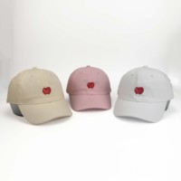 Casquettes de baseball non structurées à 6 panneaux en sergé de coton vierge, brodées motif fraise mignon, style Dad Hat, en stock