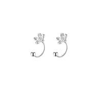 Anting-anting jepit bunga bertekstur halus perak tanpa tindik untuk wanita, cocok untuk kencan, pesta pernikahan, dan hadiah sehari-hari.