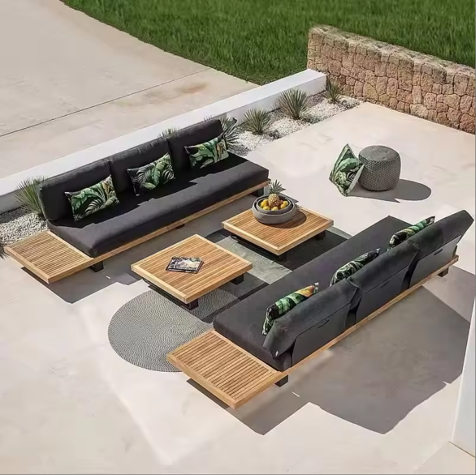 2 canapés trois places + 2 tables basses