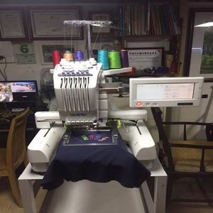 Máquina de Coser y Bordar Computarizada Industrial Pr-600 en Buen Estado - Product Image 2