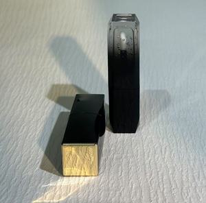 La crema idratante per labbra minerali carezza da viaggio con una sensazione di seta con colori ricchi può rendere le labbra carnose e rosee - Product Image 3