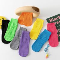 Chaussettes de sport pour enfants, chaussettes antidérapantes tricotées pour les activités intérieures, yoga, etc. ; logo personnalisable ODM, spandex/coton