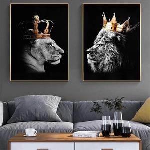 Tier-Kunst Löwenkönig und -königin mit Krone Leinwanddruck Wilde Tiere Kunstposter Wandbild für Wohnzimmer Zuhause - Product Image 1