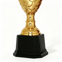 Trophée en métal personnalisé en gros, coupe de champion finition or, deux poignées, base à motif échelle, trophée souvenir pour vainqueur d'événement