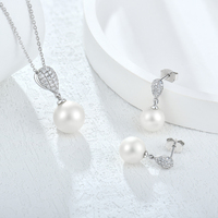 YILUN Ensemble de bijoux en perles d'eau douce blanches naturelles véritables Collier et boucles d'oreilles en argent sterling 925 pour les mariages