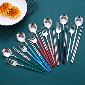 Juego de Cubiertos Portátiles de Acero Inoxidable, Cuchara, Tenedor y Palillos, Juego de Utensilios de Camping de Tres Piezas con Estuche de Plástico - Product Image 4