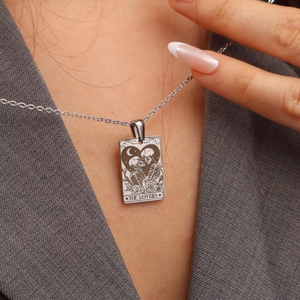 Acero inoxidable personalizado Los Amantes esqueleto tarot tarjeta collar 18K chapado en oro, plata y oro rosa-resistente al agua - Product Image 6