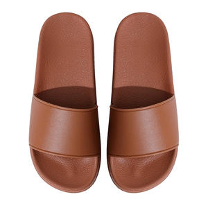 Nouvelles sandales de plage unisexe en PVC avec logo personnalisé 2025, semelle intérieure en PU tendance, claquettes imprimées sur mesure pour hommes et femmes - Product Image 4