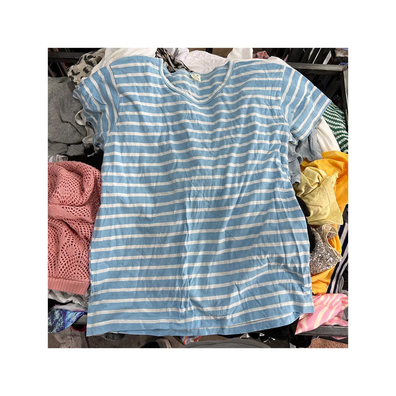 Vente en gros de vêtements d'occasion T-shirts d'été en coton pour dames filles vêtements d'occasion mixtes balles ukay ukay