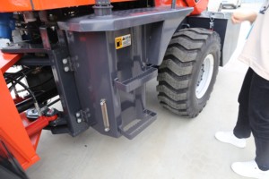 Chariot élévateur 4x4 3T Diesel tout-terrain, pour travaux en montagne, usage intensif, certifié CE - Product Image 2