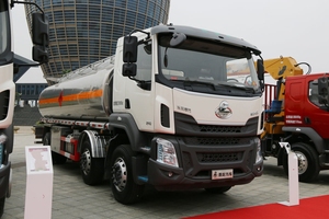Camion-citerne Dongfeng 6x2 25 tonnes pour liquides inflammables, camion-citerne diesel robuste pour le transport d'huile - Product Image 4